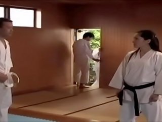 Японська karate вчитель rapped по studen twice