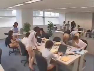 Suave asiática grupo de secretários nu