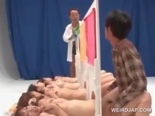 Asia telanjang gadis mendapatkan cunts dipaku di sebuah x rated klip kontes