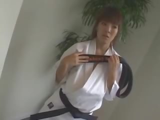Hitomi tanaka. médicos pessoa classe karate.